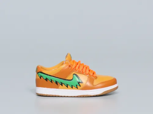 Mini Sneaker Grateful Dead x Nike SB Dunk Low Orange 3D keychain