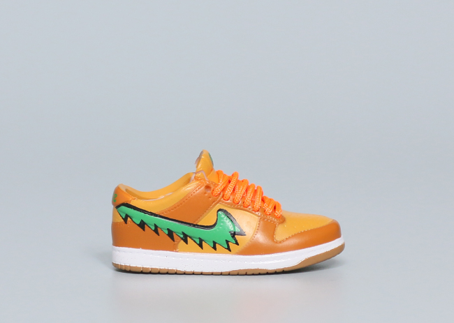 Mini Sneaker Grateful Dead x Nike SB Dunk Low Orange 3D keychain