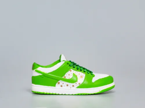 Mini Sneaker Nike SB Dunk Low Supreme Mean Green 3D keychain