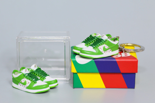 Mini Sneaker Nike SB Dunk Low Supreme Mean Green 3D keychain