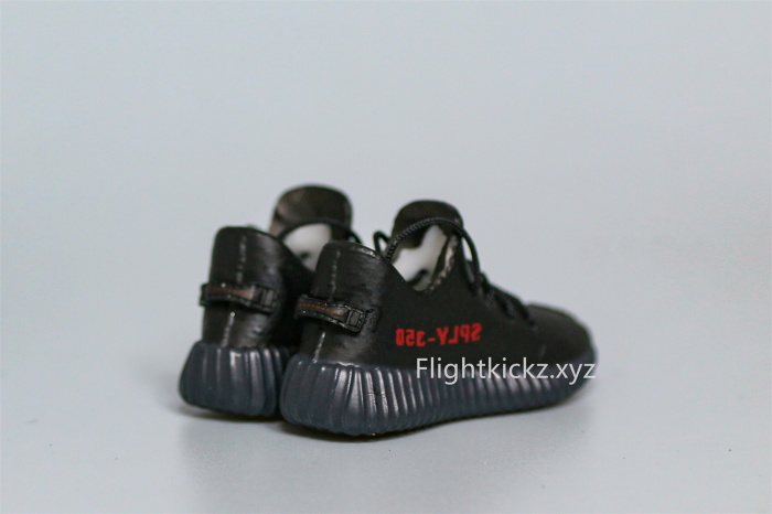 Mini Sneaker Yeezy Boost 350 Bred 3D keychain
