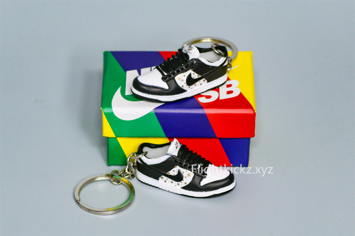 Mini Sneaker Supreme x Nike Dunk Low Black White 3D keychain