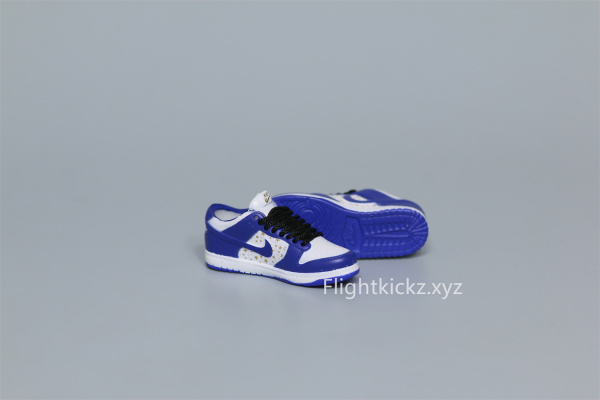 Mini Sneaker Supreme x Nike Dunk Low Blue White 3D keychain