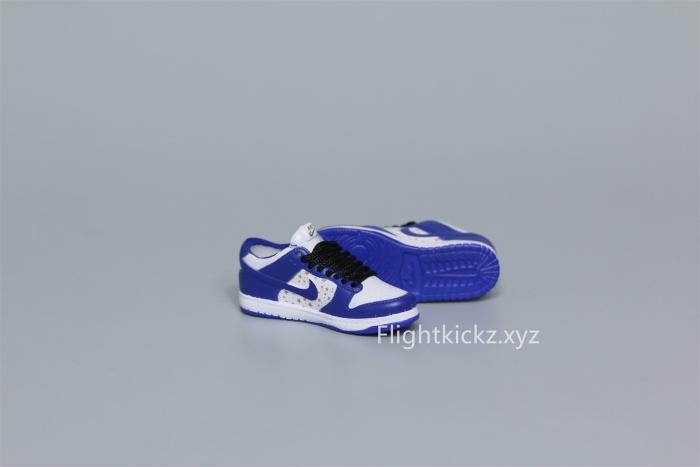 Mini Sneaker Supreme x Nike Dunk Low Blue White 3D keychain