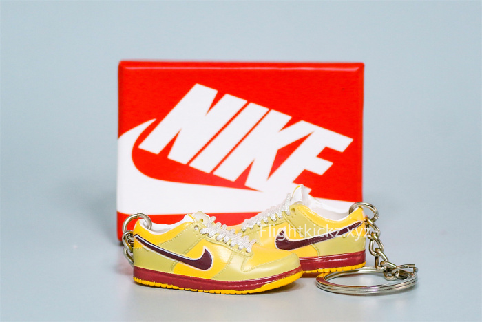 Mini Sneaker Nike SB Dunk Low Yellow Lobster 3D keychain