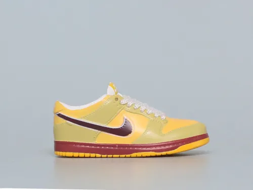 Mini Sneaker Nike SB Dunk Low Yellow Lobster 3D keychain