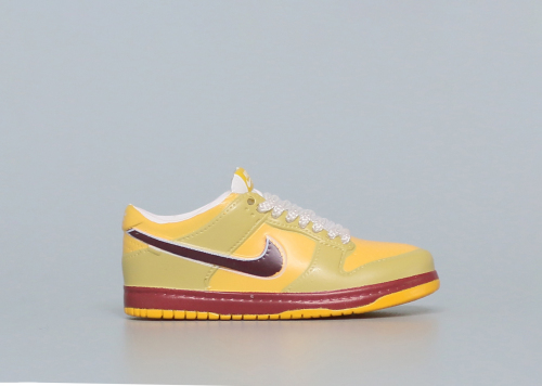 Mini Sneaker Nike SB Dunk Low Yellow Lobster 3D keychain