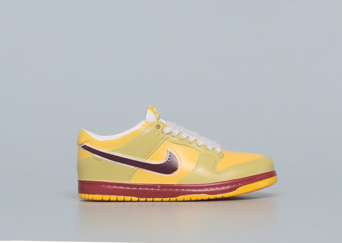 Mini Sneaker Nike SB Dunk Low Yellow Lobster 3D keychain