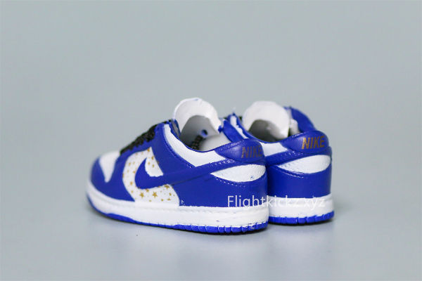 Mini Sneaker Supreme x Nike Dunk Low Blue White 3D keychain
