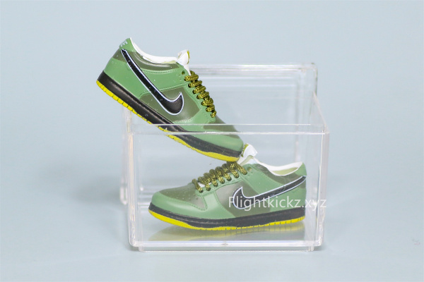 Mini Sneaker Nike SB Dunk Low Green Lobster 3D keychain