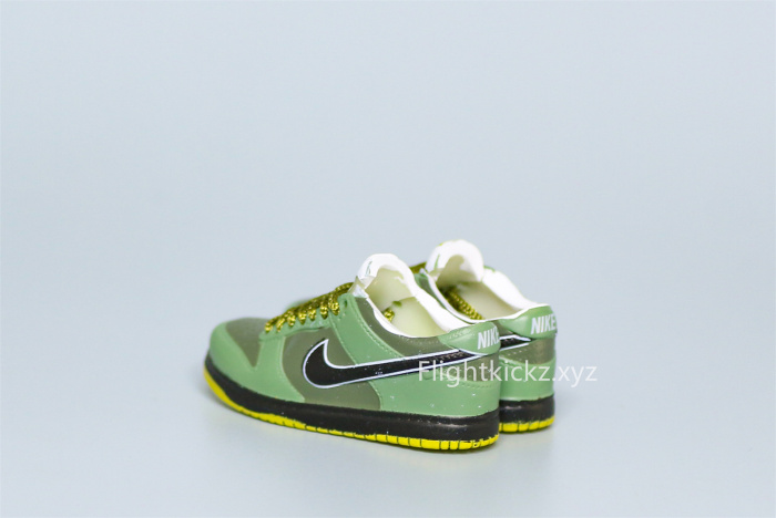 Mini Sneaker Nike SB Dunk Low Green Lobster 3D keychain
