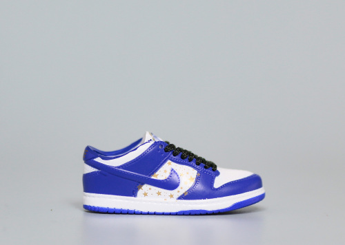 Mini Sneaker Supreme x Nike Dunk Low Blue White 3D keychain
