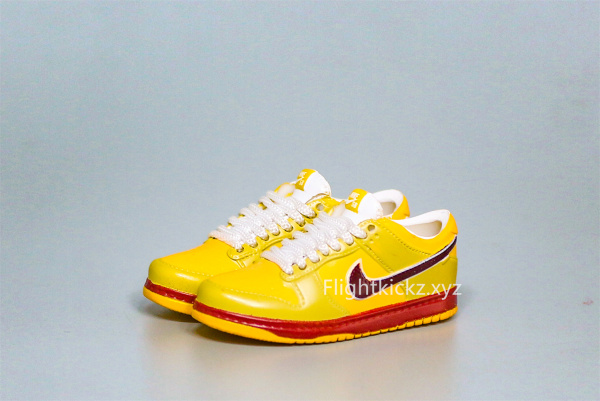 Mini Sneaker Nike SB Dunk Low Yellow Lobster 3D keychain