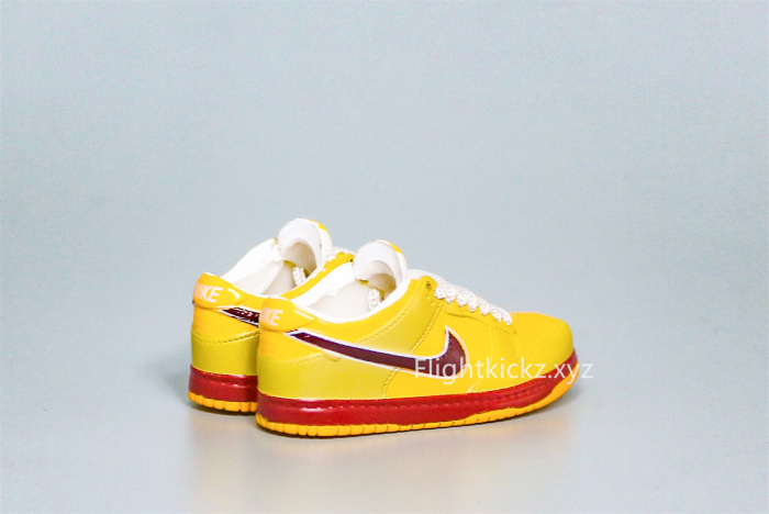 Mini Sneaker Nike SB Dunk Low Yellow Lobster 3D keychain