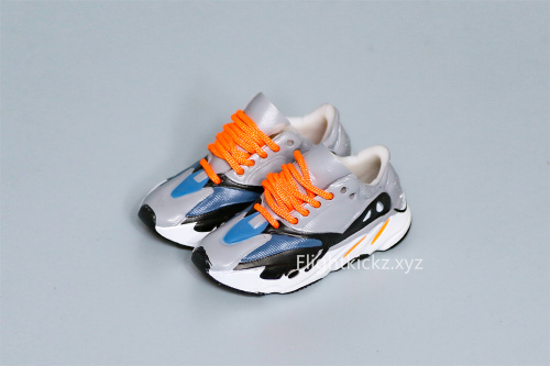 Mini Sneaker Yeezy 700 Wave Runner 3D keychain