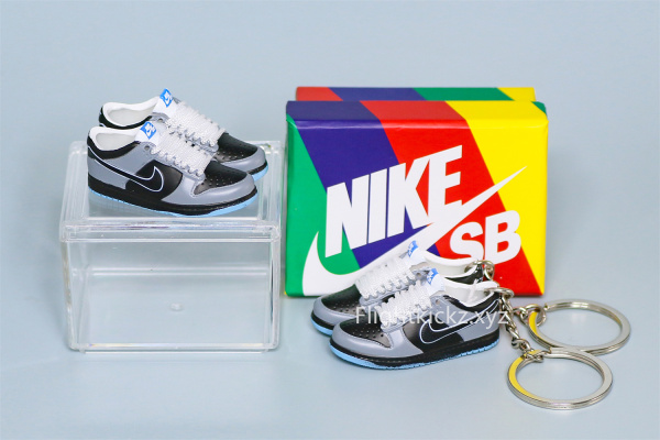 Mini Sneaker Premier x Nike SB Dunk Low Premium 'Petoskey' 3D keychain