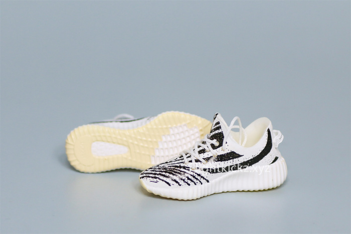Mini Sneaker Yeezy Boost 350 Zebra 3D keychain