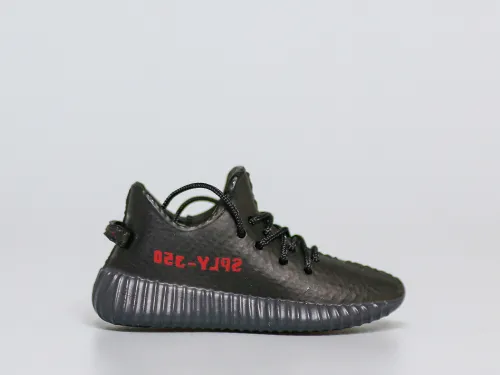 Mini Sneaker Yeezy Boost 350 Bred 3D keychain