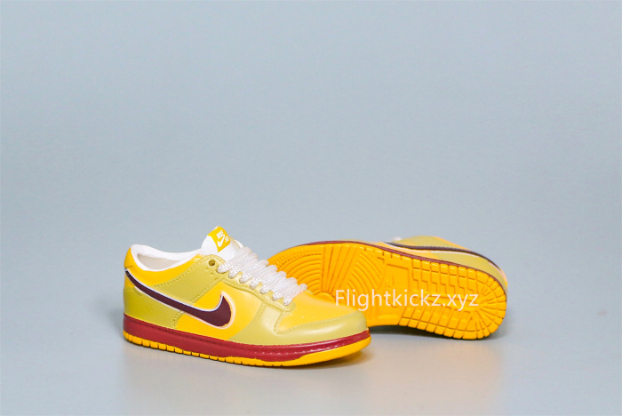 Mini Sneaker Nike SB Dunk Low Yellow Lobster 3D keychain