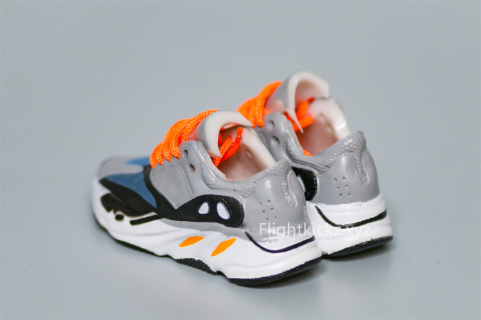 Mini Sneaker Yeezy 700 Wave Runner 3D keychain