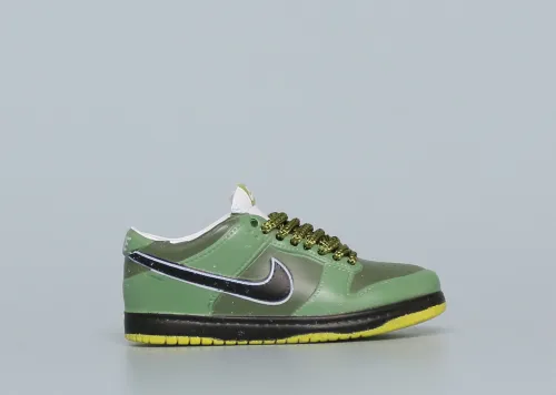Mini Sneaker Nike SB Dunk Low Green Lobster 3D keychain