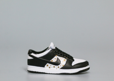 Mini Sneaker Supreme x Nike Dunk Low Black White 3D keychain