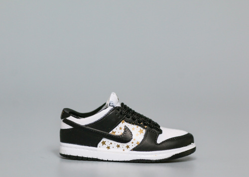 Mini Sneaker Supreme x Nike Dunk Low Black White 3D keychain