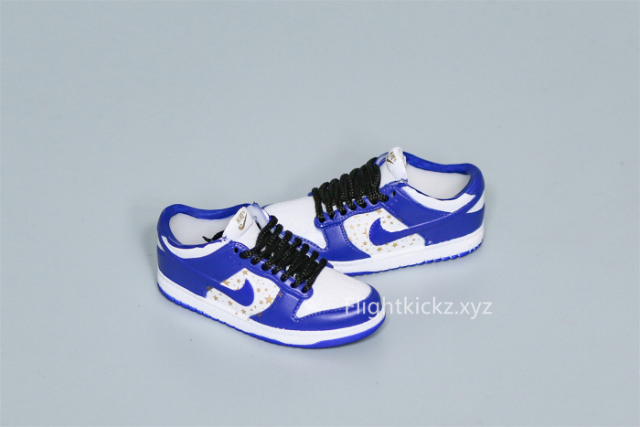 Mini Sneaker Supreme x Nike Dunk Low Blue White 3D keychain