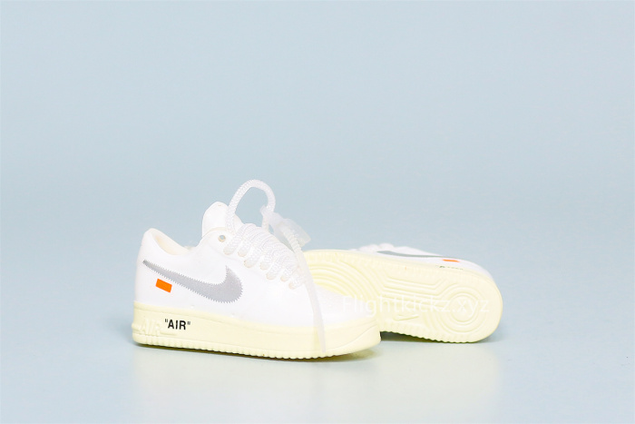 Mini Sneaker Off-White x Nike Air Force 1 Low White Complexcon 3D keychain