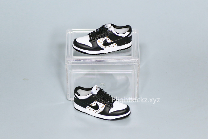 Mini Sneaker Supreme x Nike Dunk Low Black White 3D keychain
