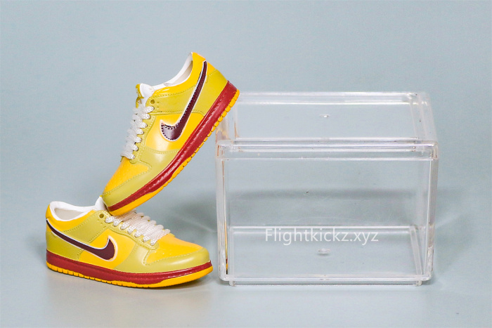 Mini Sneaker Nike SB Dunk Low Yellow Lobster 3D keychain