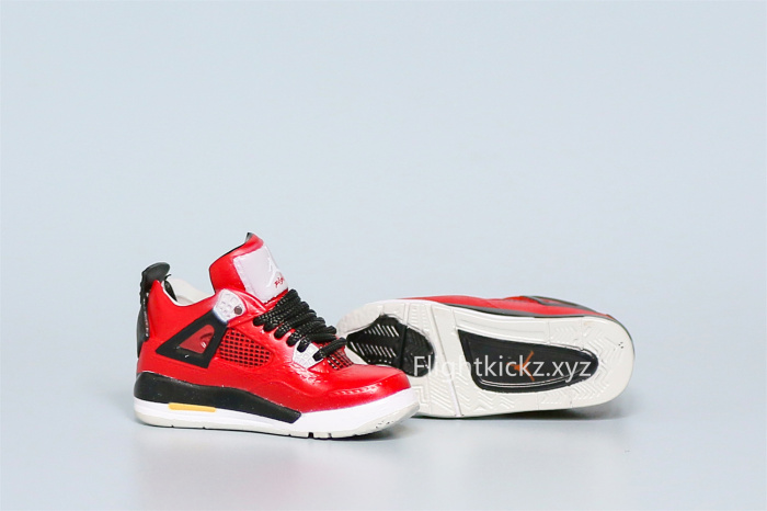 Mini SneakerJordan 4 Retro Toro Bravo 3D keychain
