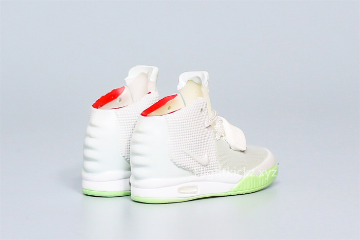 Mini Sneaker Nike Air Yeezy 2 Wolf Grey 3D keychain