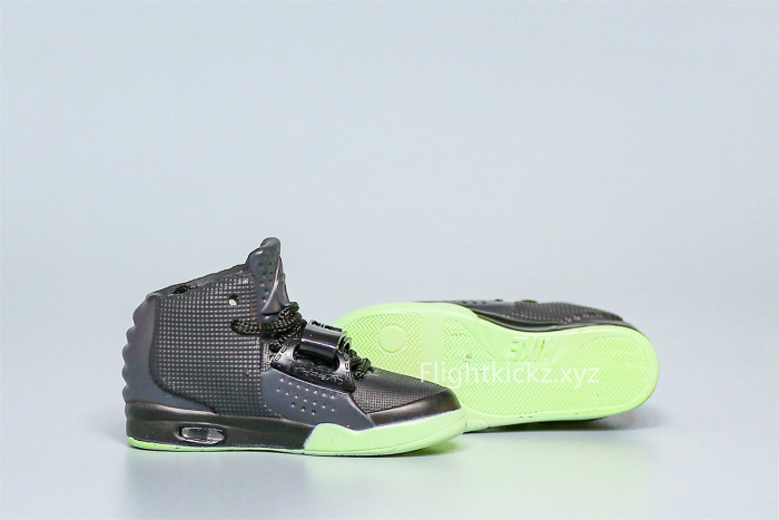 Mini Sneaker Nike Air Yeezy 2 NRG Solar Red 3D keychain