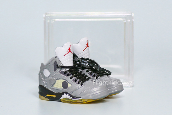 Mini Sneaker Off White x Air Jordan 5 Sail 3D keychain