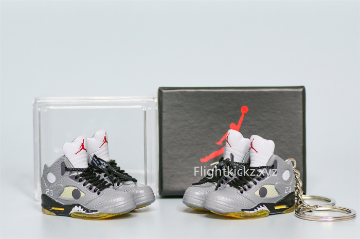 Mini Sneaker Off White x Air Jordan 5 Sail 3D keychain