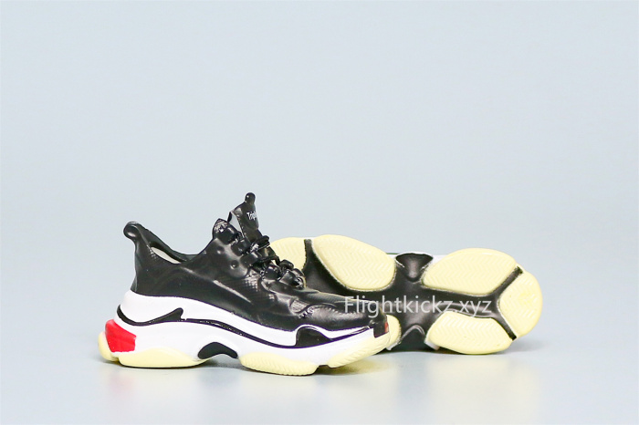 Mini Sneaker Balanciaga Triple S Bred 3D keychain