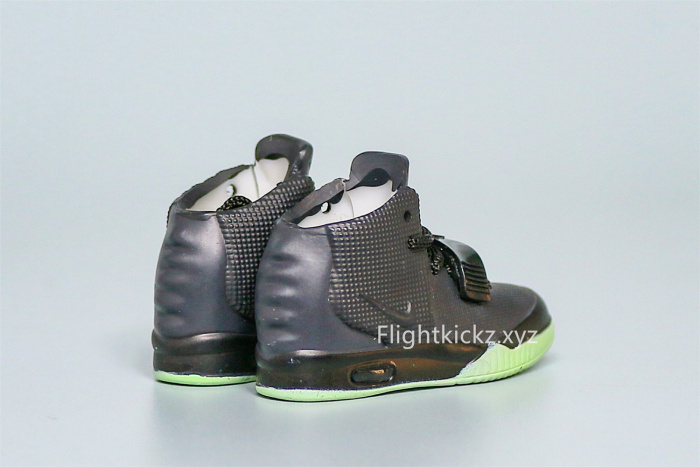Mini Sneaker Nike Air Yeezy 2 NRG Solar Red 3D keychain