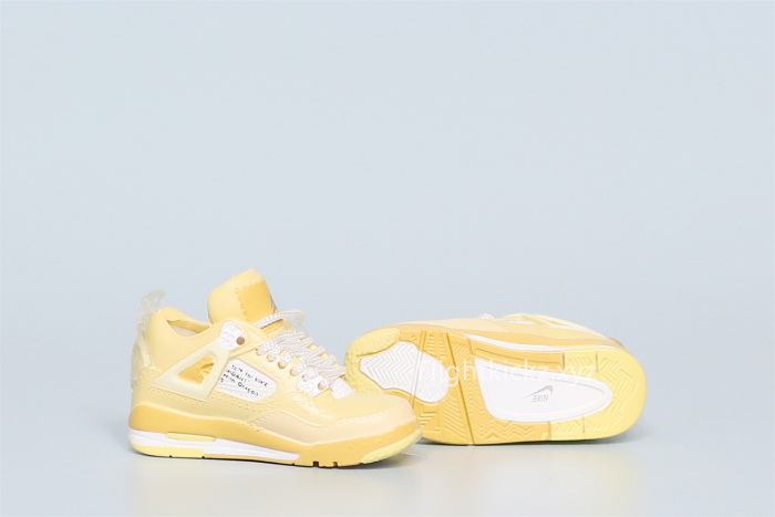 Mini Sneaker Off White x Air Jordan 4 Sail 3D keychain