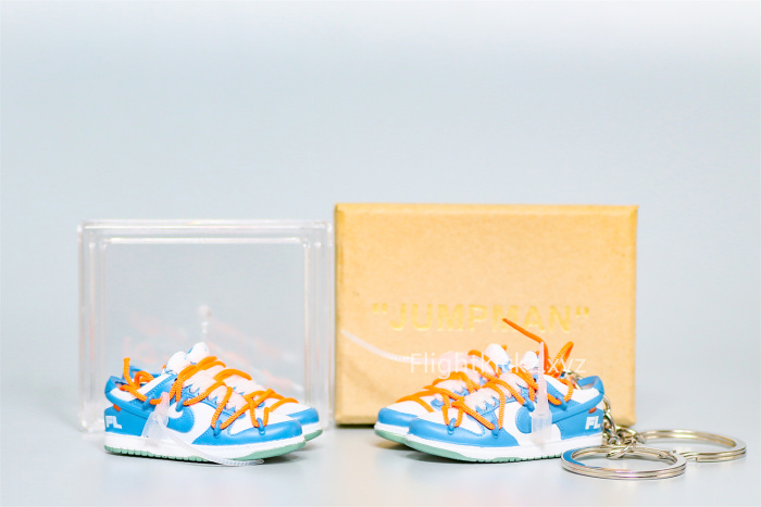 Mini Sneaker Futura x Off-White x Nike SB Dunk UNC 3D keychain