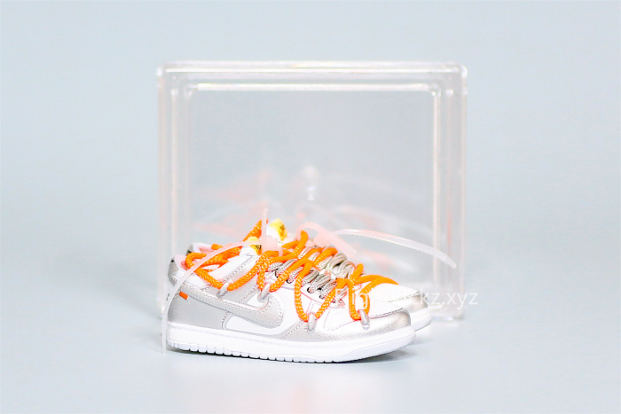 Mini Sneaker Off-White x Nike Dunk Low Lot 3D keychain