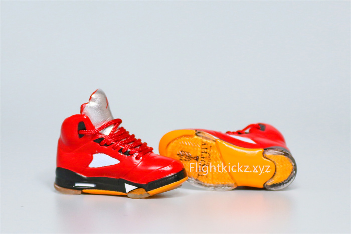 Mini Sneaker Air Jordan 5 Bull Yellowing Sole 3D keychain