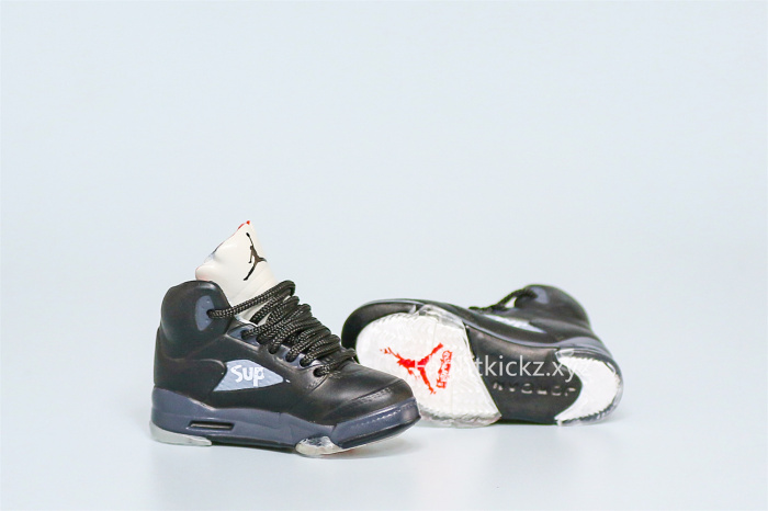 Mini Sneaker Supreme x Air Jordan 5 Bred 3D keychain