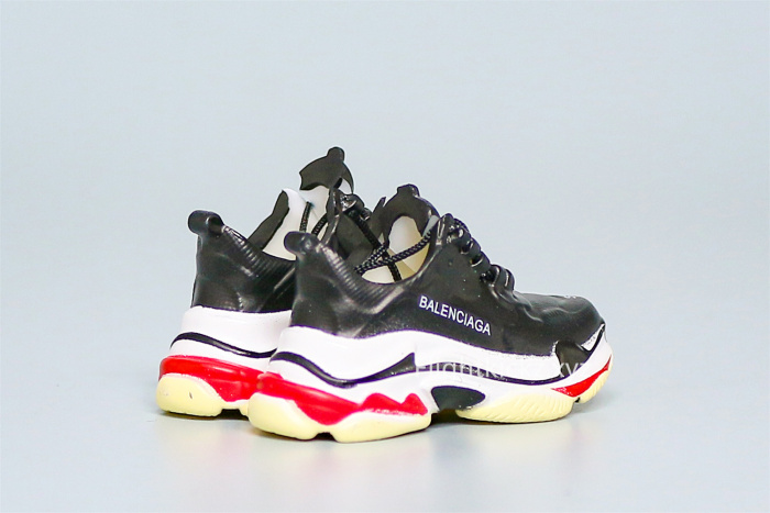 Mini Sneaker Balanciaga Triple S Bred 3D keychain