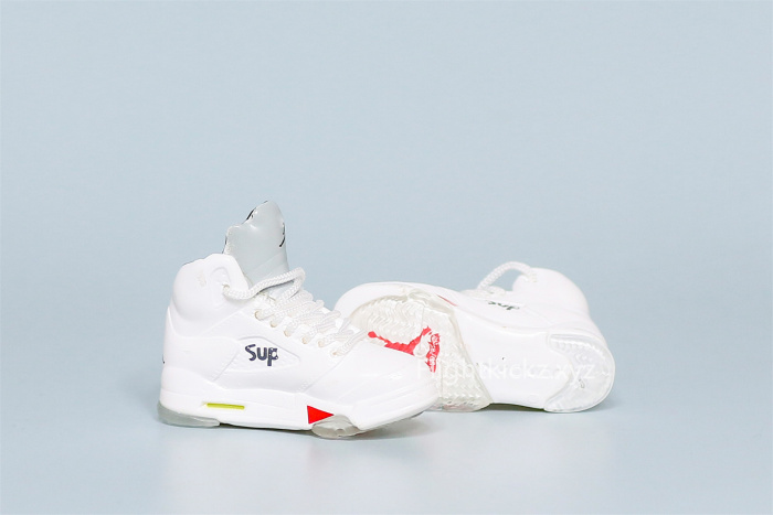 Mini Sneaker Supreme x Air Jordan 5 White 3D keychain
