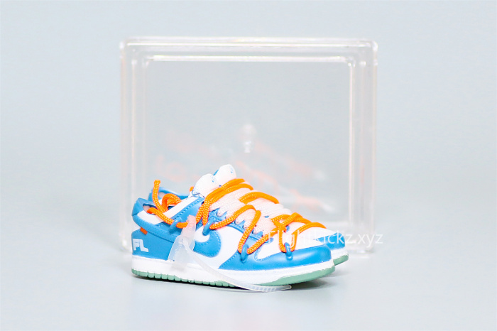 Mini Sneaker Futura x Off-White x Nike SB Dunk UNC 3D keychain