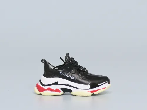 Mini Sneaker Balanciaga Triple S Bred 3D keychain