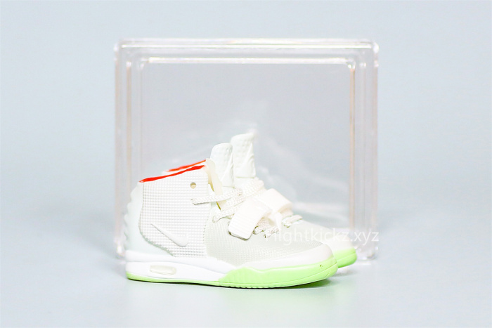 Mini Sneaker Nike Air Yeezy 2 Wolf Grey 3D keychain