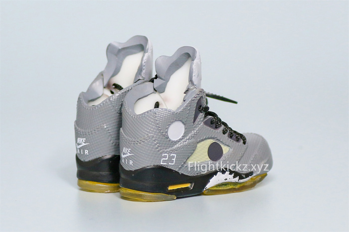 Mini Sneaker Off White x Air Jordan 5 Sail 3D keychain