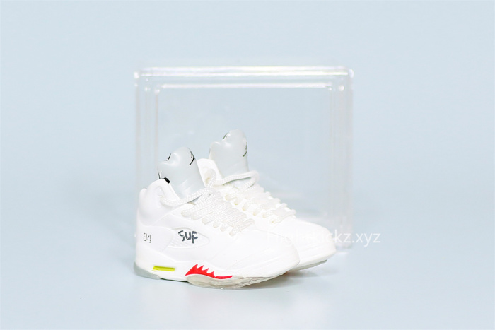 Mini Sneaker Supreme x Air Jordan 5 White 3D keychain